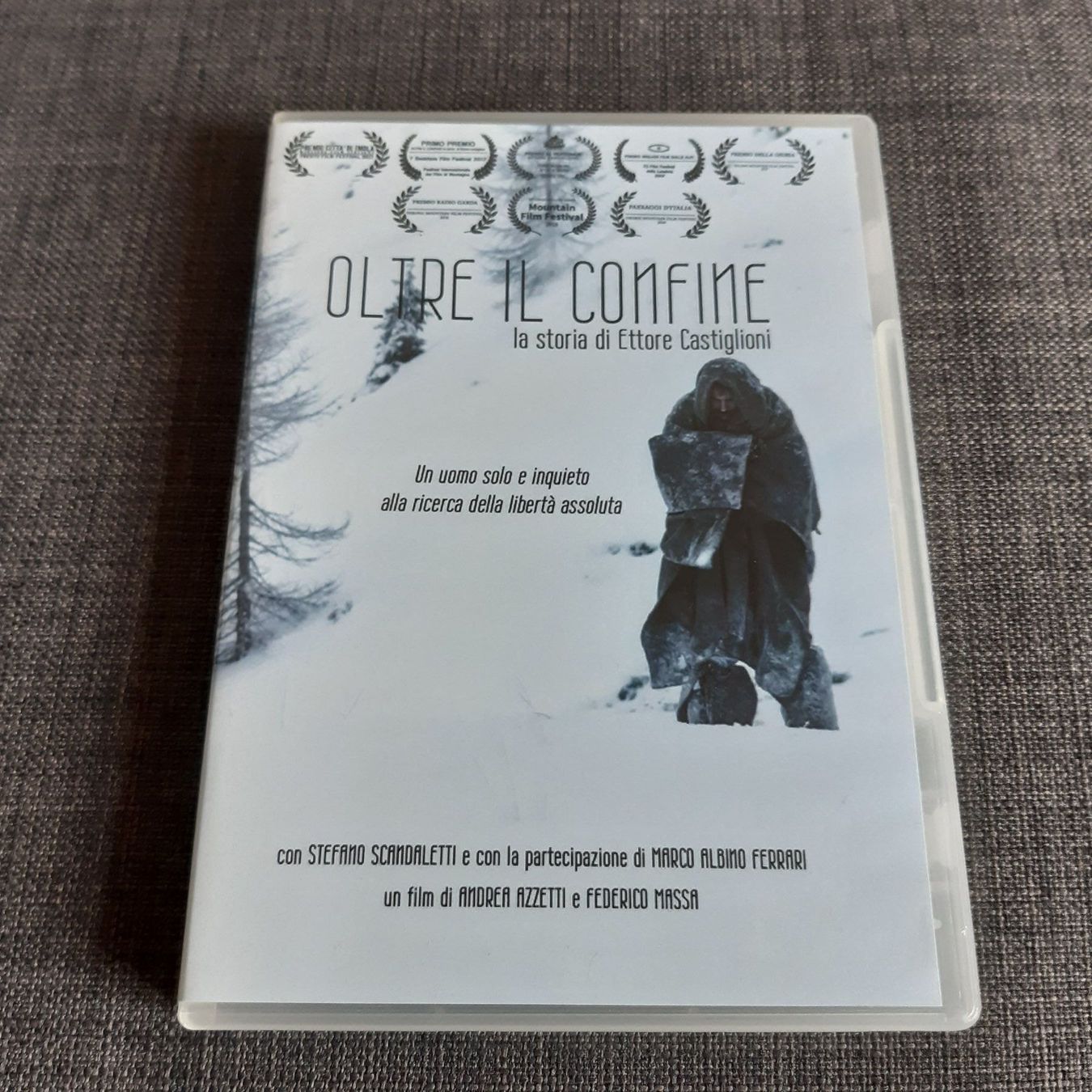 Tutti i DVDs: Oltre il confine - Ettore Castiglioni – Nuovo (secondo la descrizione) da Basel venduto da odradek