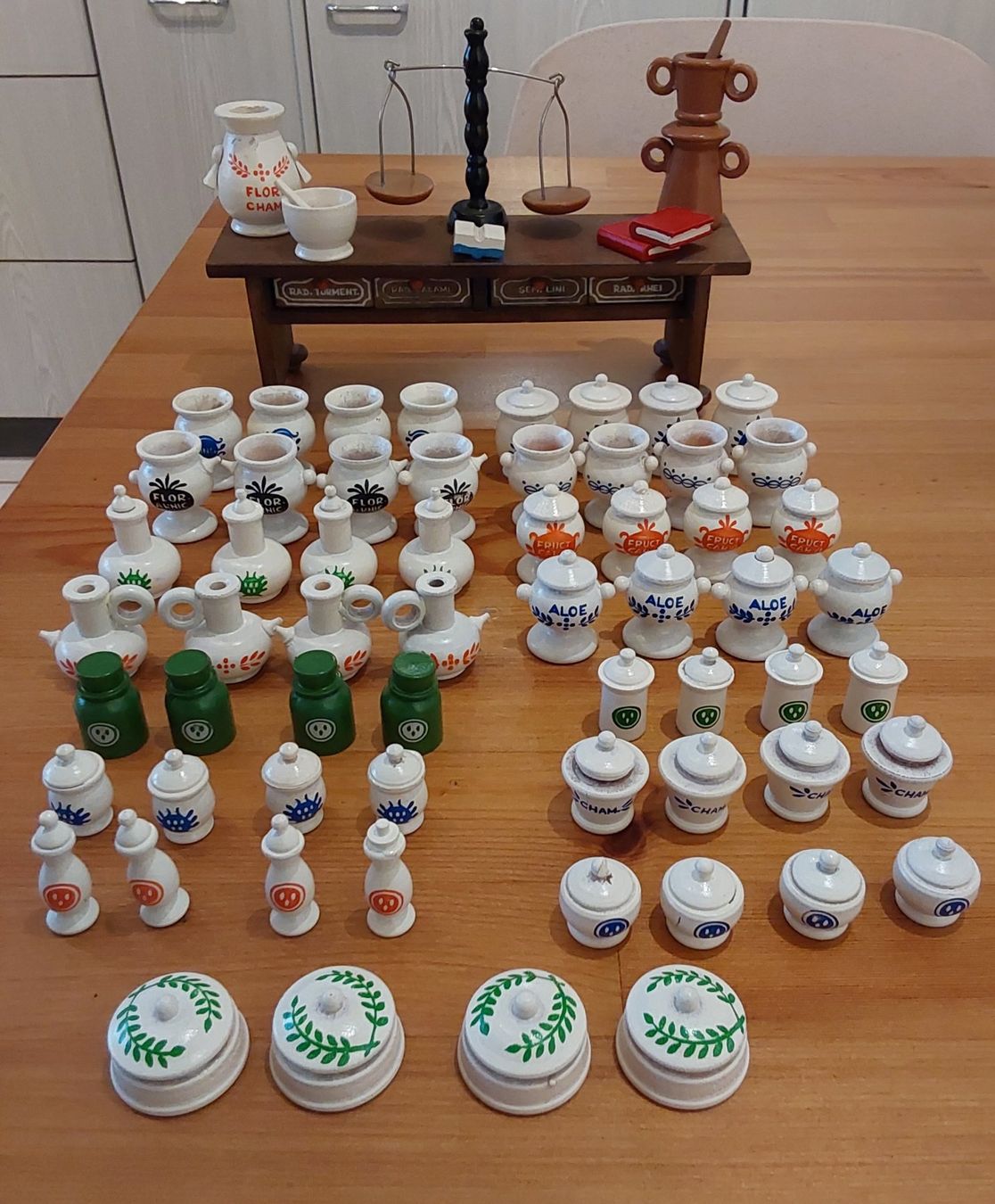Case e mobili per bambole: APOTHEKE - BEHÄLTER HOLZ.....1:12 – Usato da Adlikon b. Regensdorf venduto da Mara10