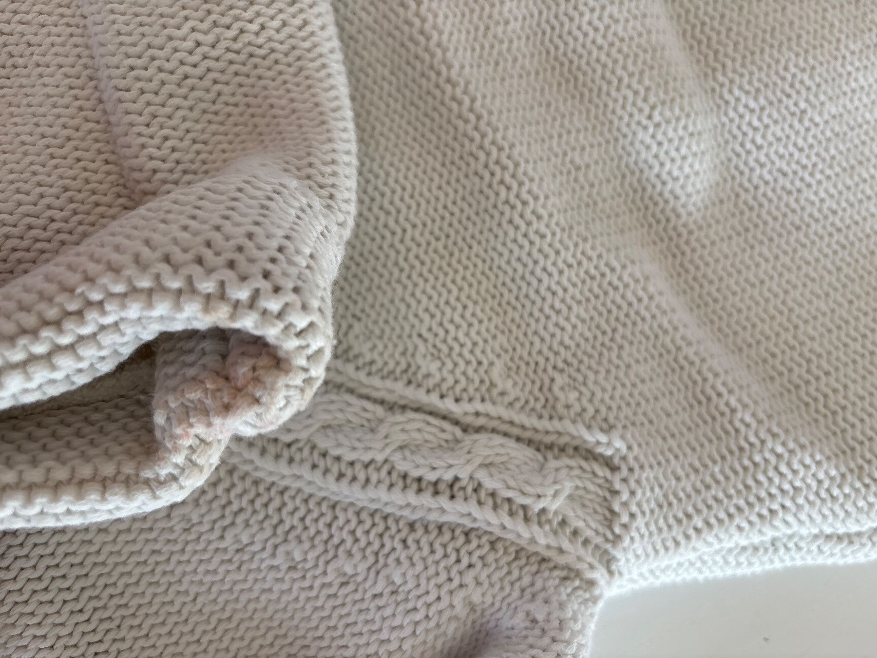 Giacche & Cappotti: Warme Strickjacke grösse 98 – Usato da Wangen an der Aare venduto da Semadeni13 2