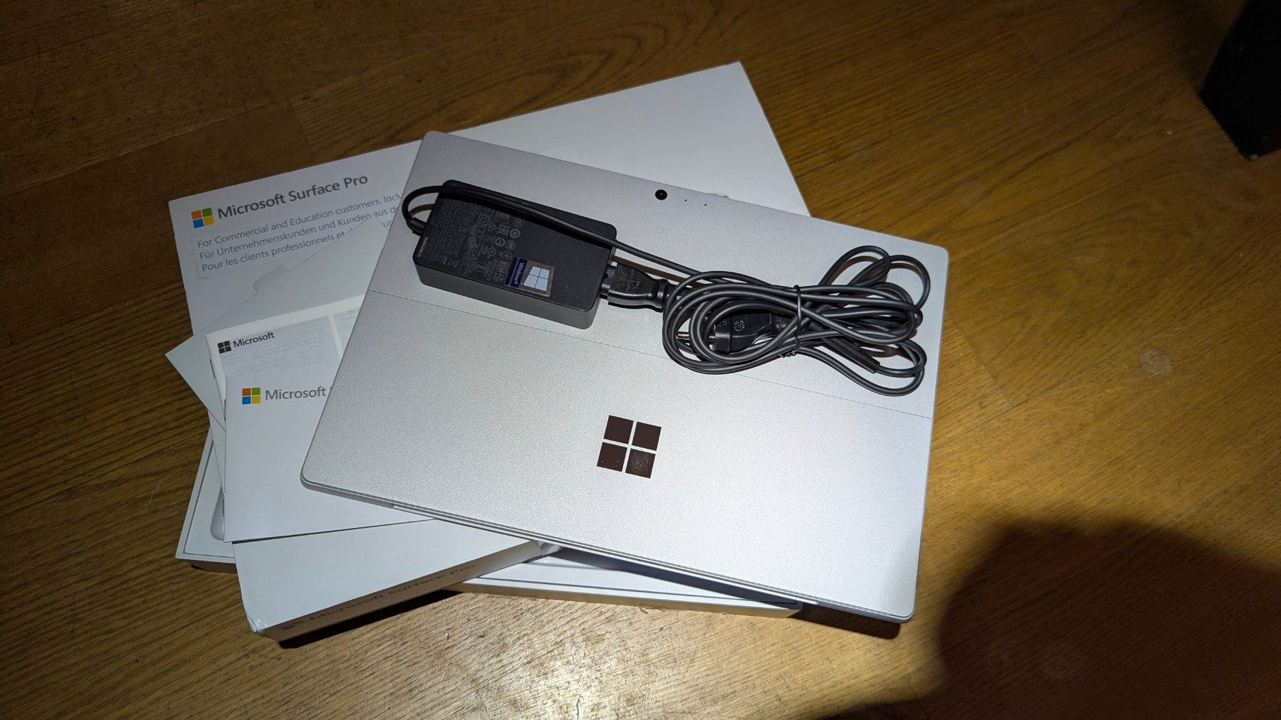 Microsoft Tablettes PC: !!! Microsoft Surface Pro 6 (Mod. 1796) Windows 11 Pro !!! – D'occasion à Schaffhausen par thyron 1