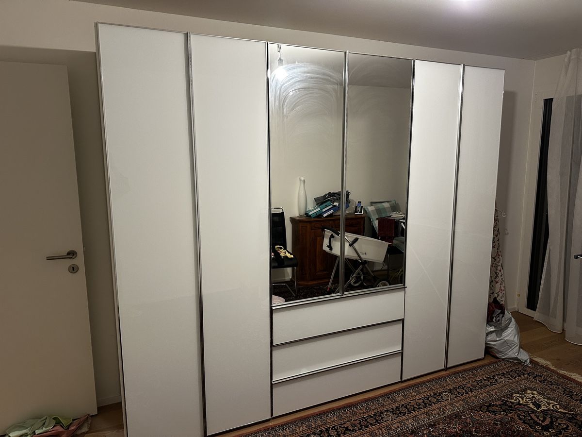 Armadi: Grosser Kleiderschrank mit Spiegel – Usato da Adliswil venduto da jara_lou