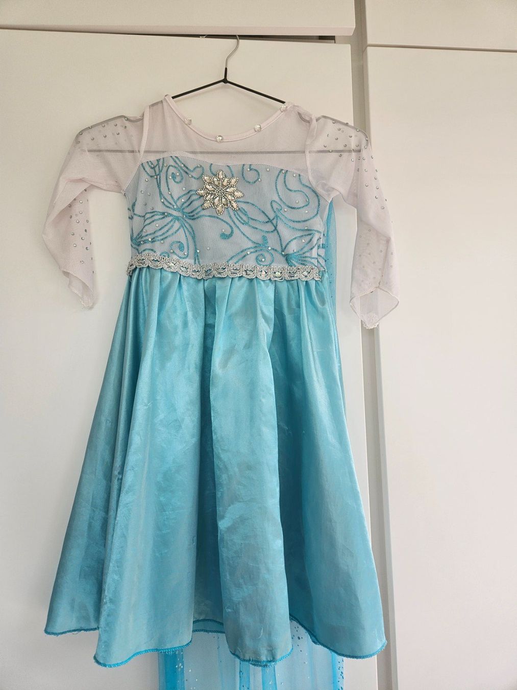 Costumi: Frozen Anna & Elsa Kleid Gr. 110  mit Accessoires – Usato da Herrliberg venduto da Jummi