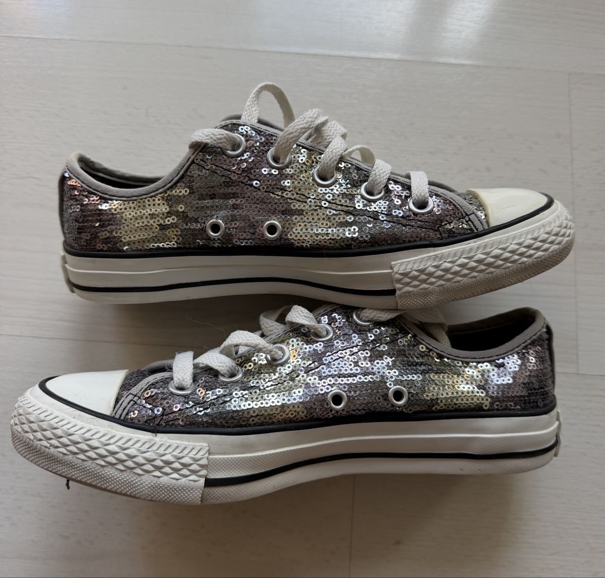 Converse Scarpe da donna: Baskets Converse Chuck Taylor sequins taille 36.5 gris – Nuovo (secondo la descrizione) da Monthey venduto da Ben1 3