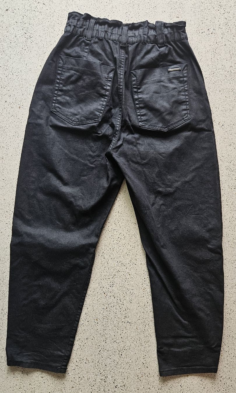Zara Pantaloni: schwarze Hose in Lederoptik – Usato da Zizers venduto da Natascia.Lentini 1