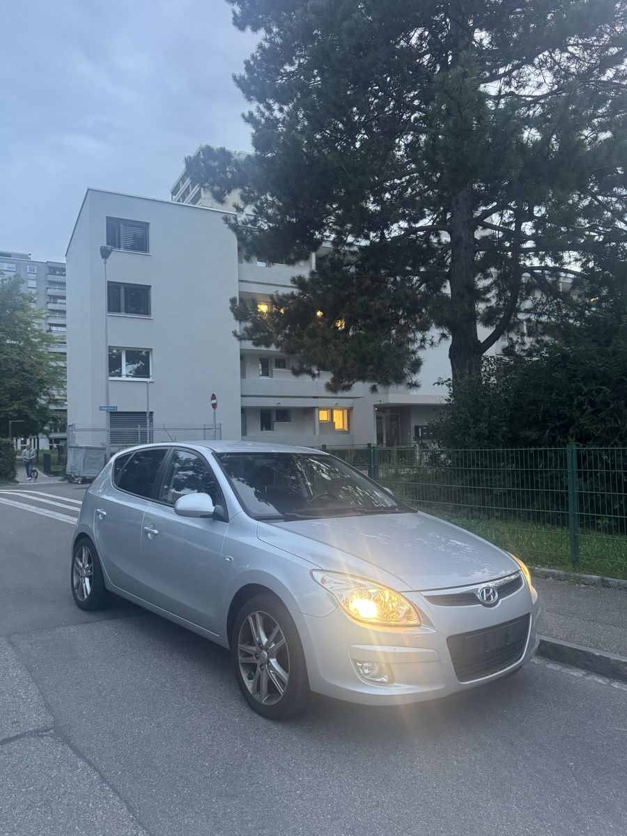 Hyundai Automobili: Hyundai i30 2.0 – Usato da Pratteln venduto da Gile2