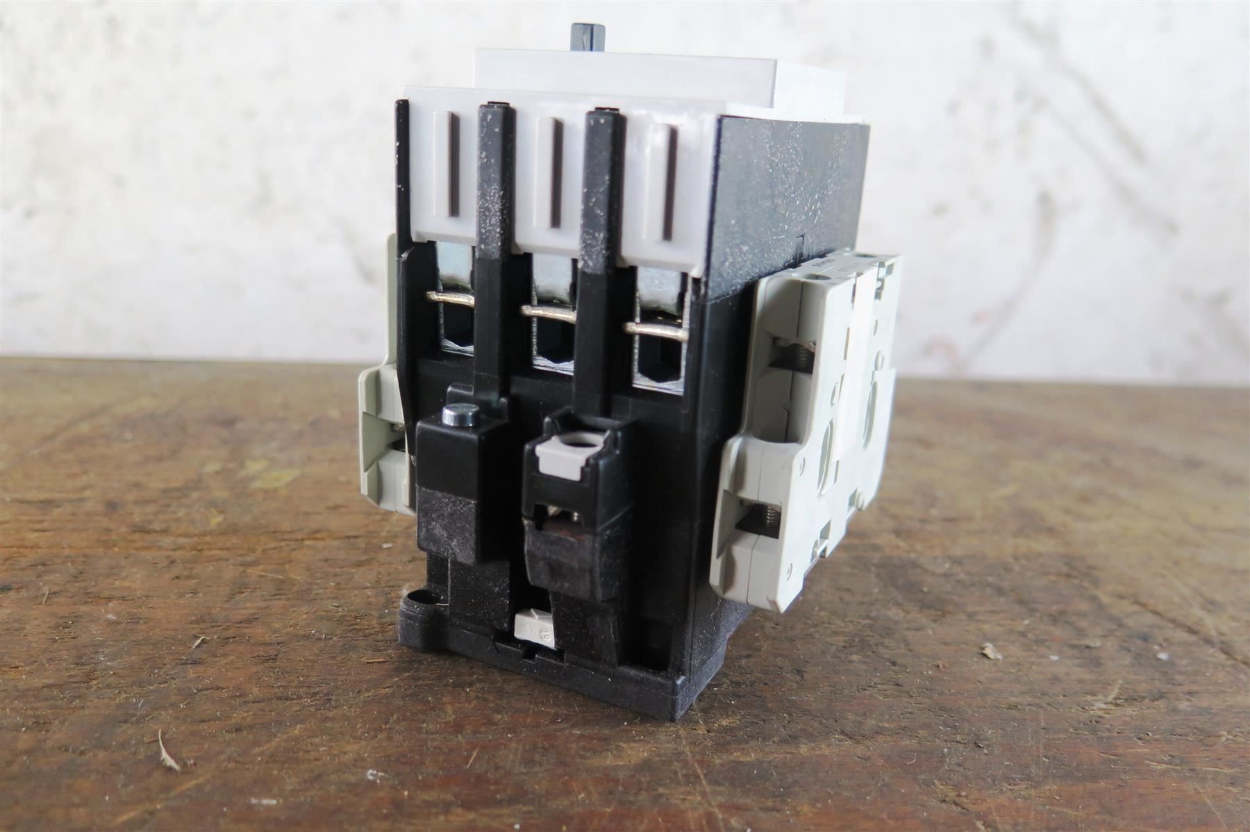 Siemens Componenti elettronici: Siemens 3TF45 22-0APO Schütz  Contactor – Usato da Laufenburg venduto da Sirluger 4