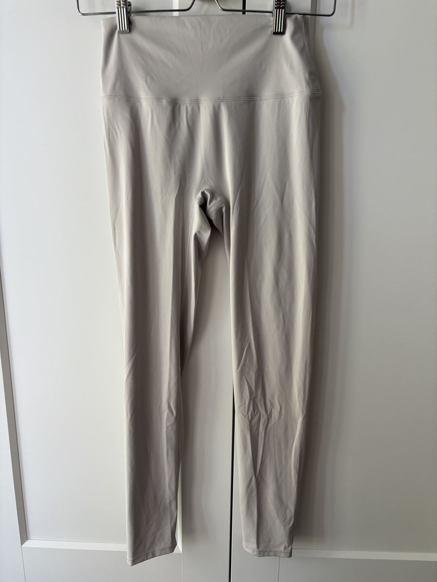 Lululemon Lotti di vestiti: Lululemon jacket and leggings off-white – Usato da Nyon venduto da My_wardrobe 5