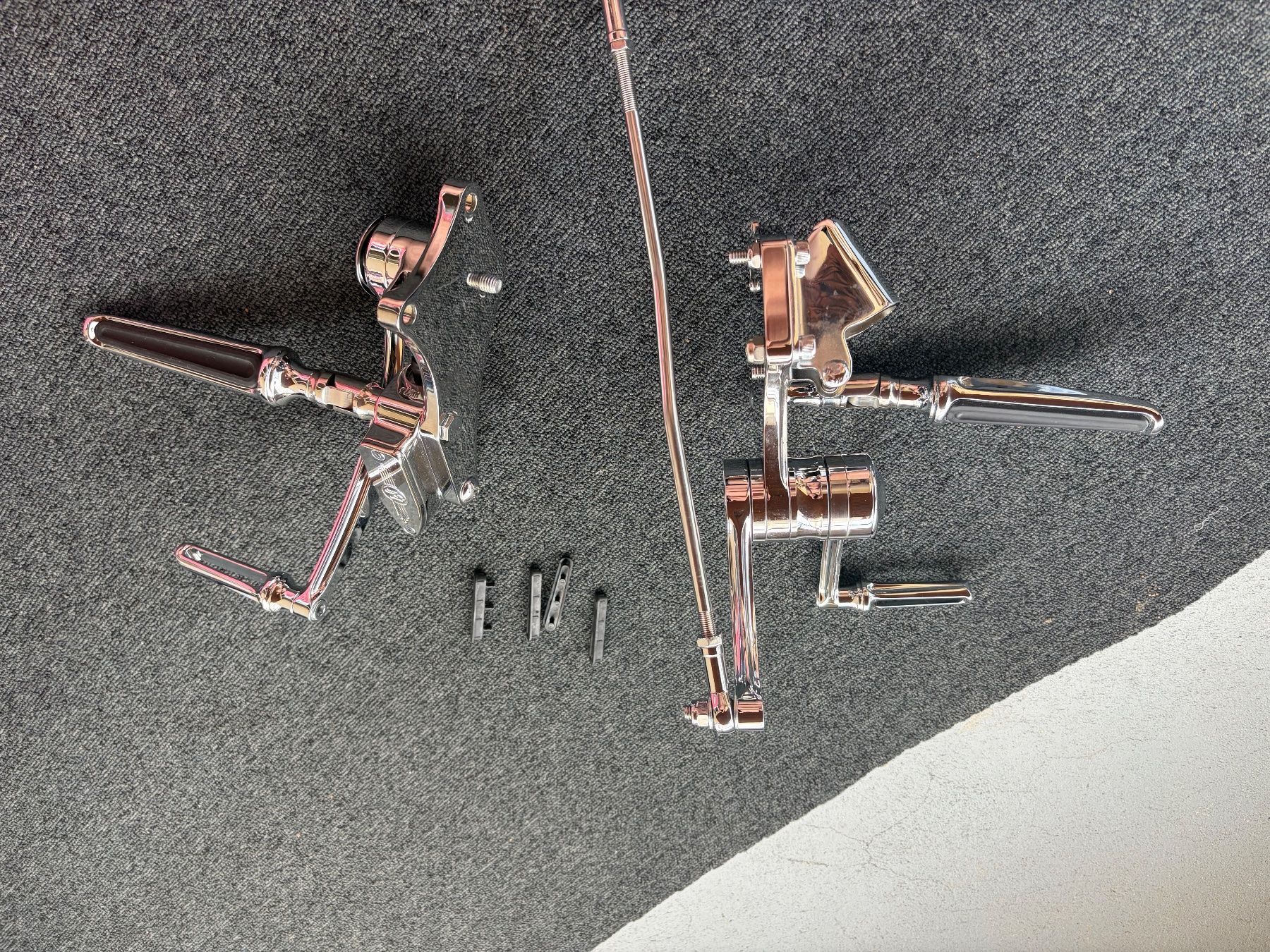 Harley-Davidson Tutti i ricambio per moto: Harley Fussrasten PM Performance Machine Chrom – Nuovo e nell'imballaggio originale da Rütihof venduto da elcheffe81