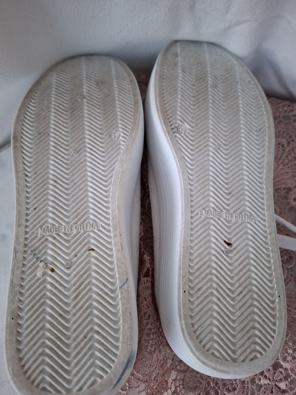 Scarpe da donna: Weisse Sneaker mit Plateau, Gr. 37 – Usato da Zuchwil venduto da bvj_5t82 5