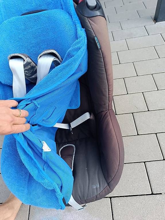 Seggiolini per auto: Kinder Auto Sitz – Usato da Bern venduto da alinelangenegger01 2