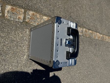 Rimowa Kamera Case Koffer abschliessbar mit Tragegurt.