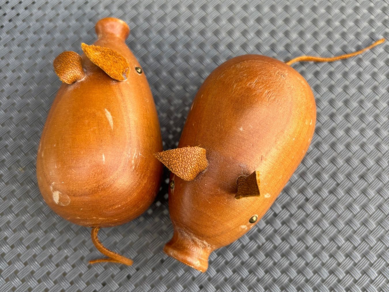 Statuette: Two wooden mid-century pigs – Usato da Steinhausen venduto da ChromeVintage 7