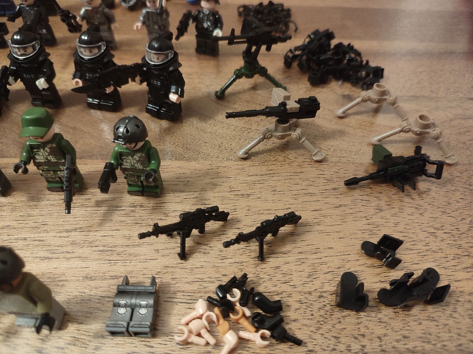 Lego Baukästen: Lot 49 figurines force spécial compatible lego + accessoires – Gebraucht aus Bougy-Villars von Vogue 2