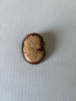 Broche vintage camée femme, bijou rétro élégant