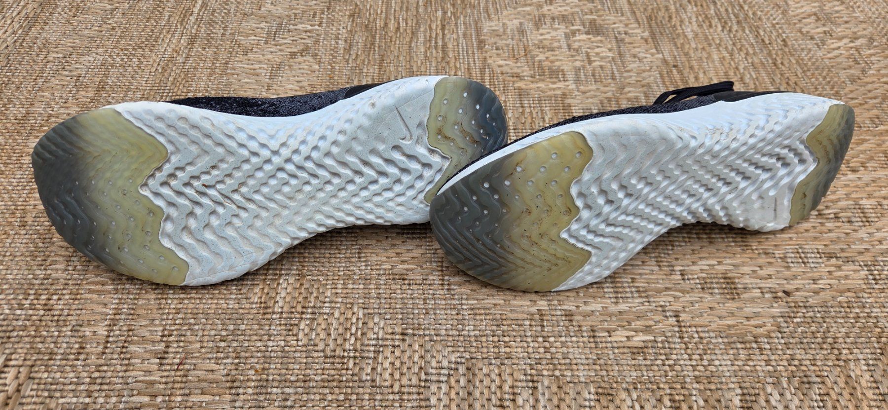 Scarpe da donna: Damen Turnschuhe Epic React Nike, Gr. 39 – Usato da Oberwangen b. Bern venduto da Levidog 3