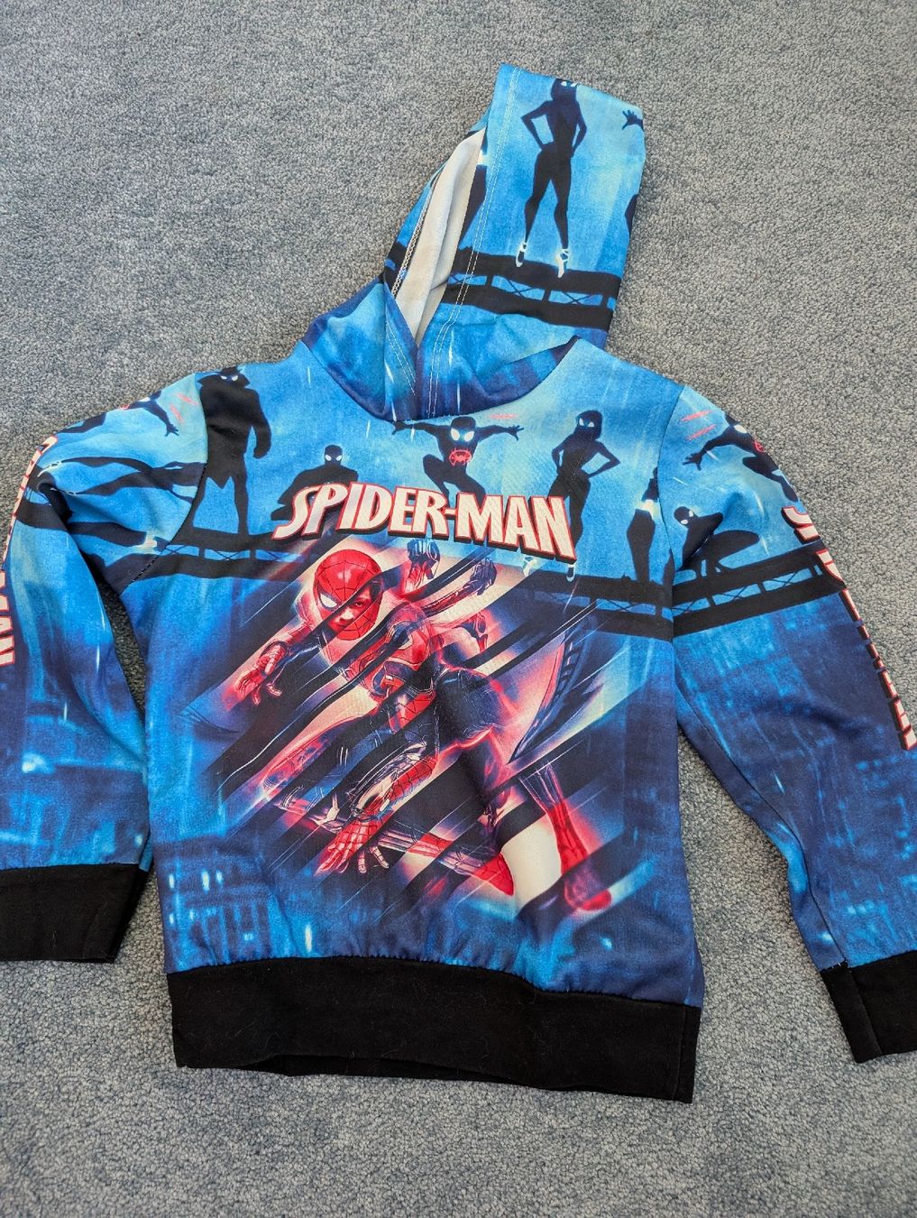 Maglioni & Felpe: Shirt lang Spiderman, Gr. 122 – Usato da Winterthur venduto da voan