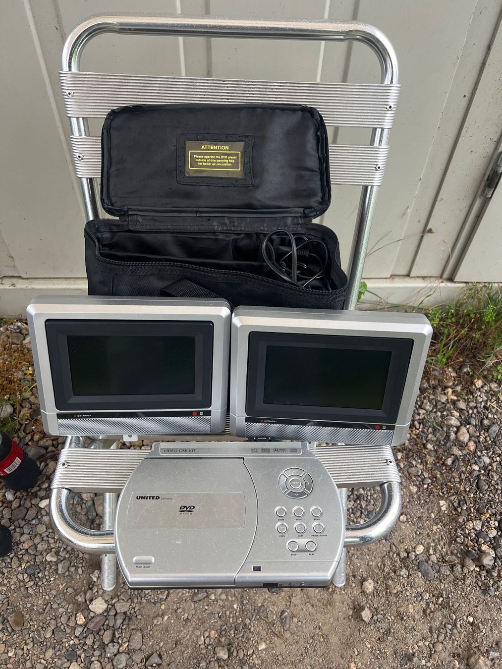 Lettore multimediale portatile: Mobiler DVD-Player fürs Auto + 2 Monitore – Usato da Frenkendorf venduto da autodiscount4123 2
