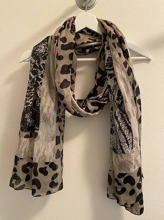 Foulards, Tücher & Schals: Schals, Halstücher, Damen I – Gebraucht aus Zürich von nad_7gzh 1