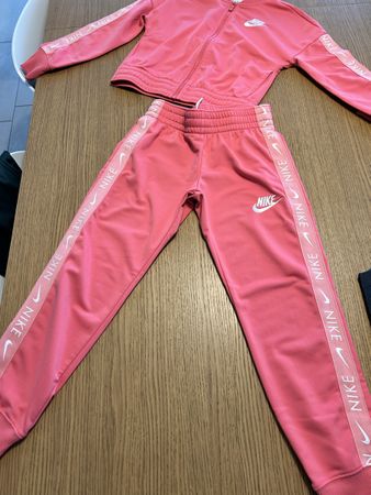 Nike Mädchen-Trainingsanzug – Grösse 128–137 cm (S) – Pink