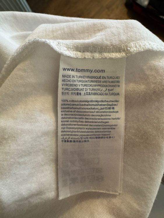 T-shirt: Tommy Hilfiger Shirt – Usato da Arbon venduto da flowerandfound 3