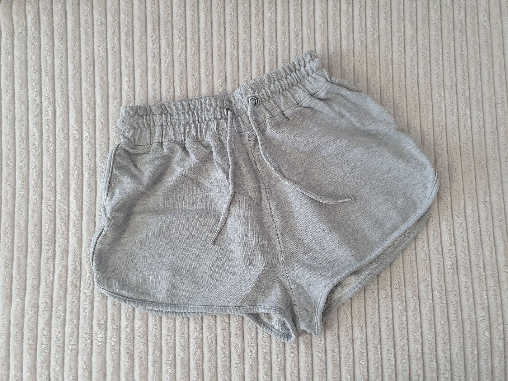 Pantaloni: Graue Jersey-Shorts M/38 – Nuovo (secondo la descrizione) da Wetzikon ZH venduto da FundusFuchs