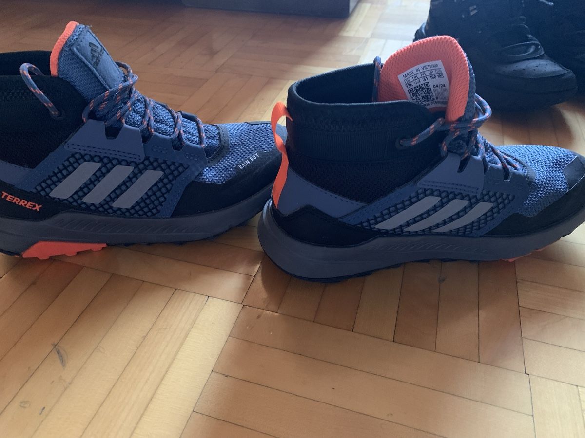 Scarpe per ragazzi: Kinderschuhe Adidas Grösse 31 – Usato da La Croix de Rozon venduto da chr_f5wy 3