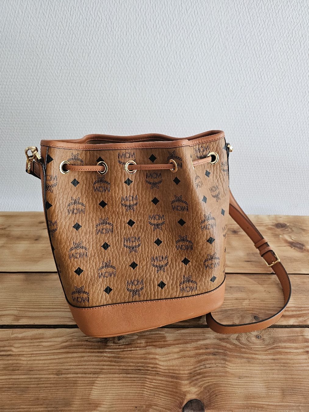 Mcm Borse da donna: MCM Beuteltasche DESSAU VI mit Pouch – Nuovo (secondo la descrizione) da Zofingen venduto da dvi_2l2c 1