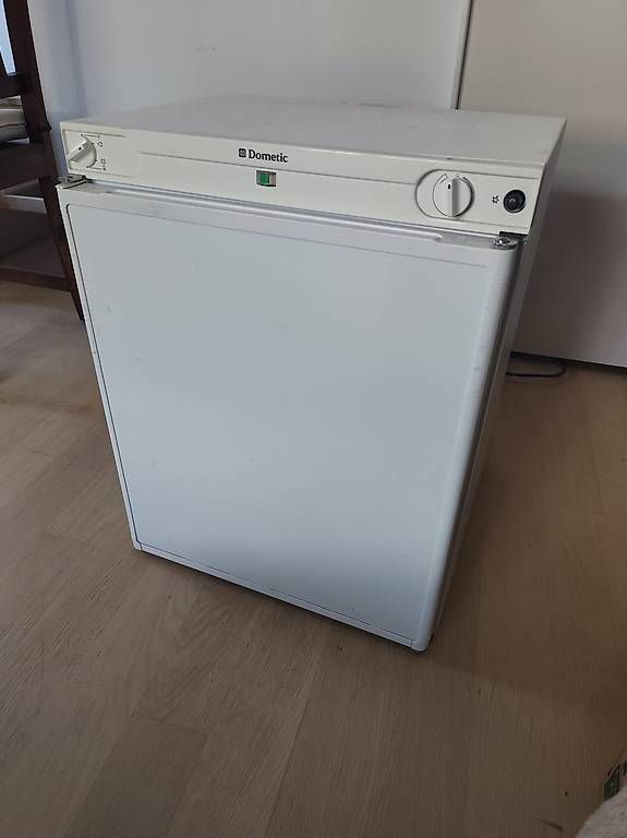 Réfrigérateurs: Kühlschrank Dometic RF62 – D'occasion à Domat/Ems par Calanda88
