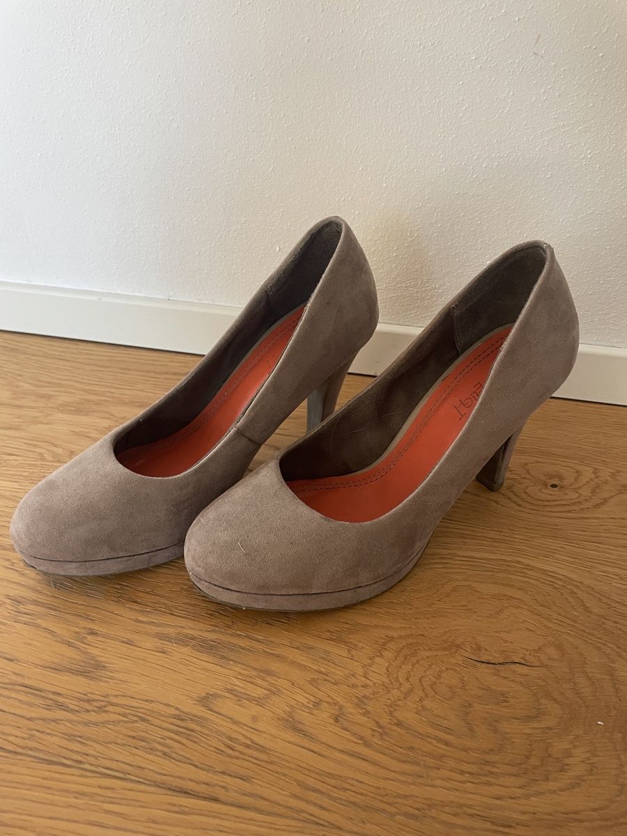 Chaussures femmes: Pumps – D'occasion à Oberhasli par ani_97f7