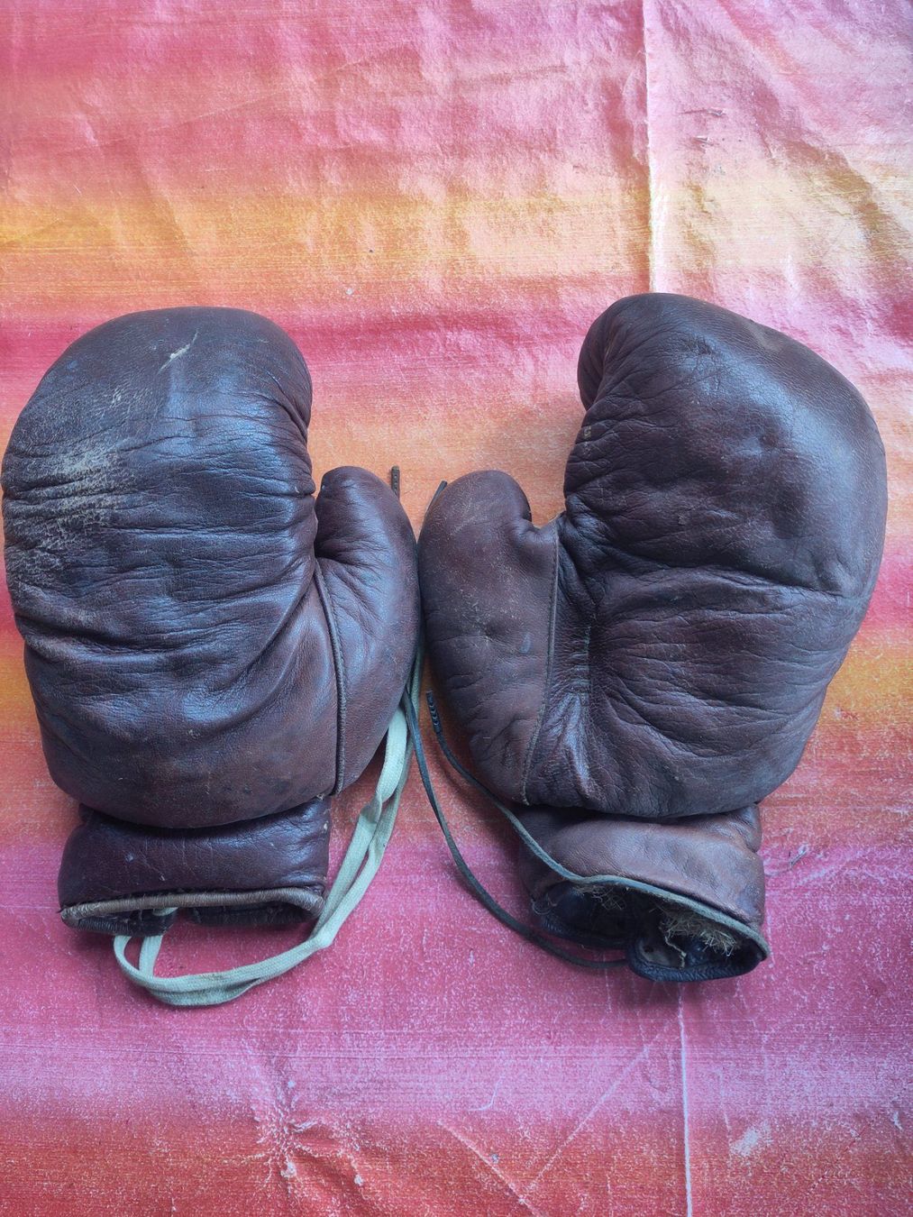 Altri accessori da uomo: Antike Boxhandschuhe – Usato da Aarwangen venduto da Bbossi 1