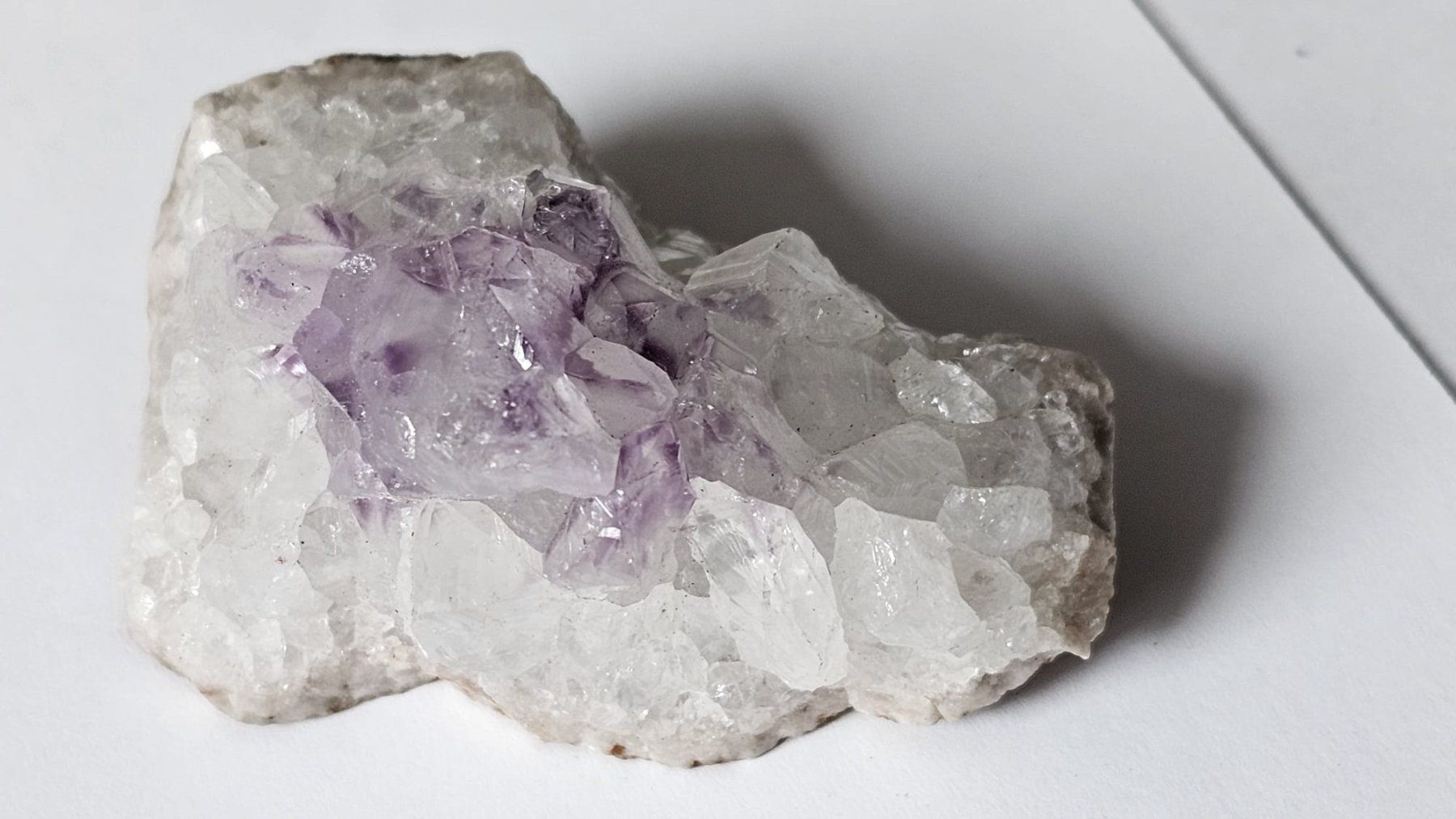 Mineralien & Heilsteine: Natural amethyst and quartz crystal cluster on matrix. – Gebraucht aus St-Légier-Chiésaz von nig_dk7p