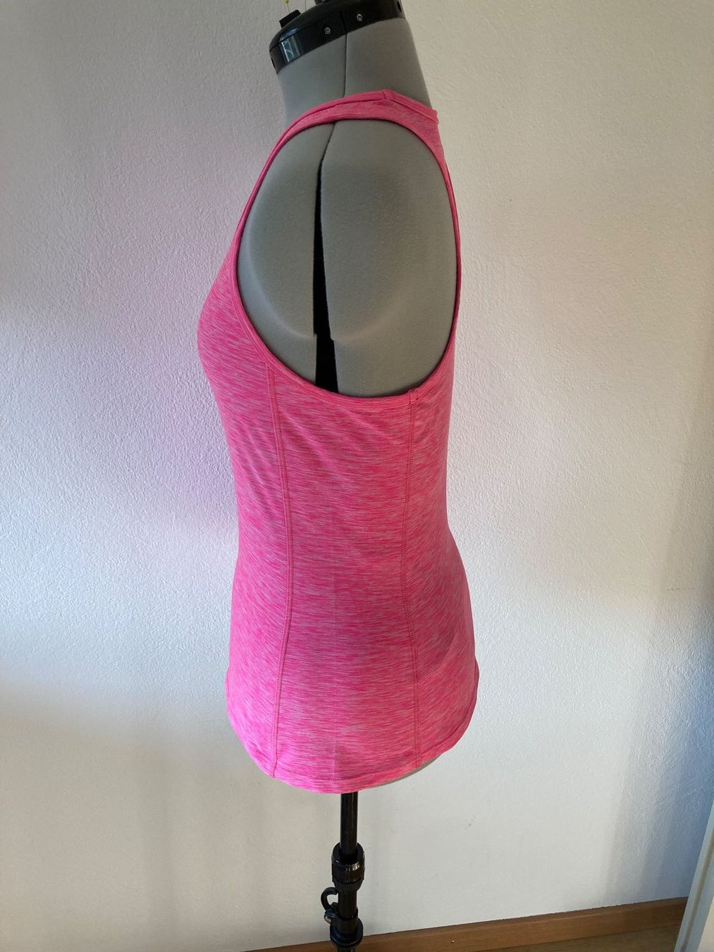 H&M Tops: Sport Tankop H&M – D'occasion à Samedan par chickenrun01 1