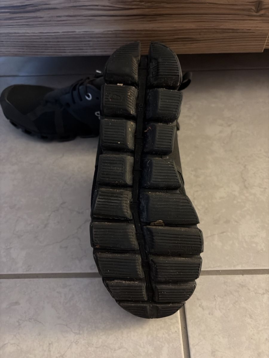 On Scarpe da donna: On Cloud Waterproof Schuhe Gr. 40.5 – Usato da Thun venduto da Marathon18 2