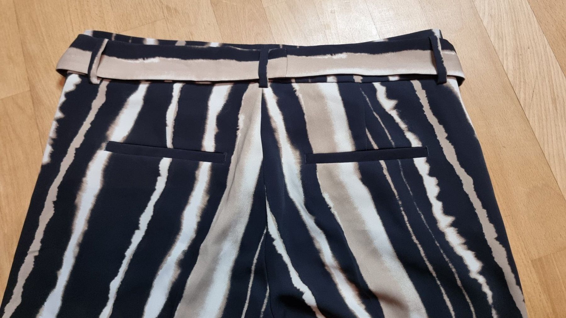 Cambio Pantaloni: 🌺CAMBIO Hose Größe 40🌺 – Nuovo e nell'imballaggio originale da Wald ZH venduto da CapLux 2