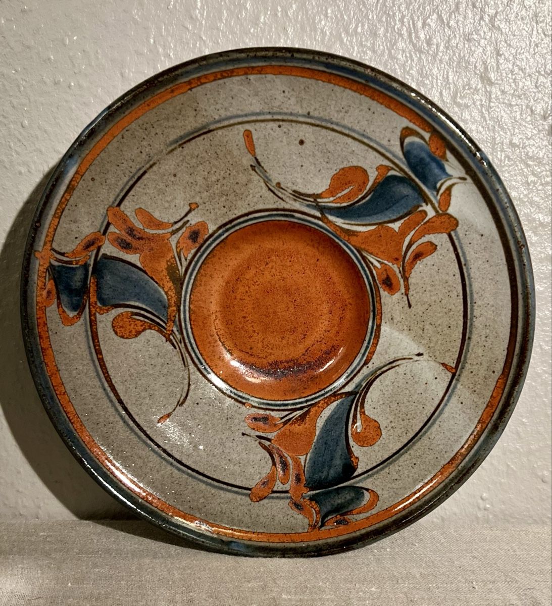 Piatti di portata: Plat décoratif ARTPOT, grès tourné et peint main – Nuovo (secondo la descrizione) da Genève venduto da DELIRBEADS