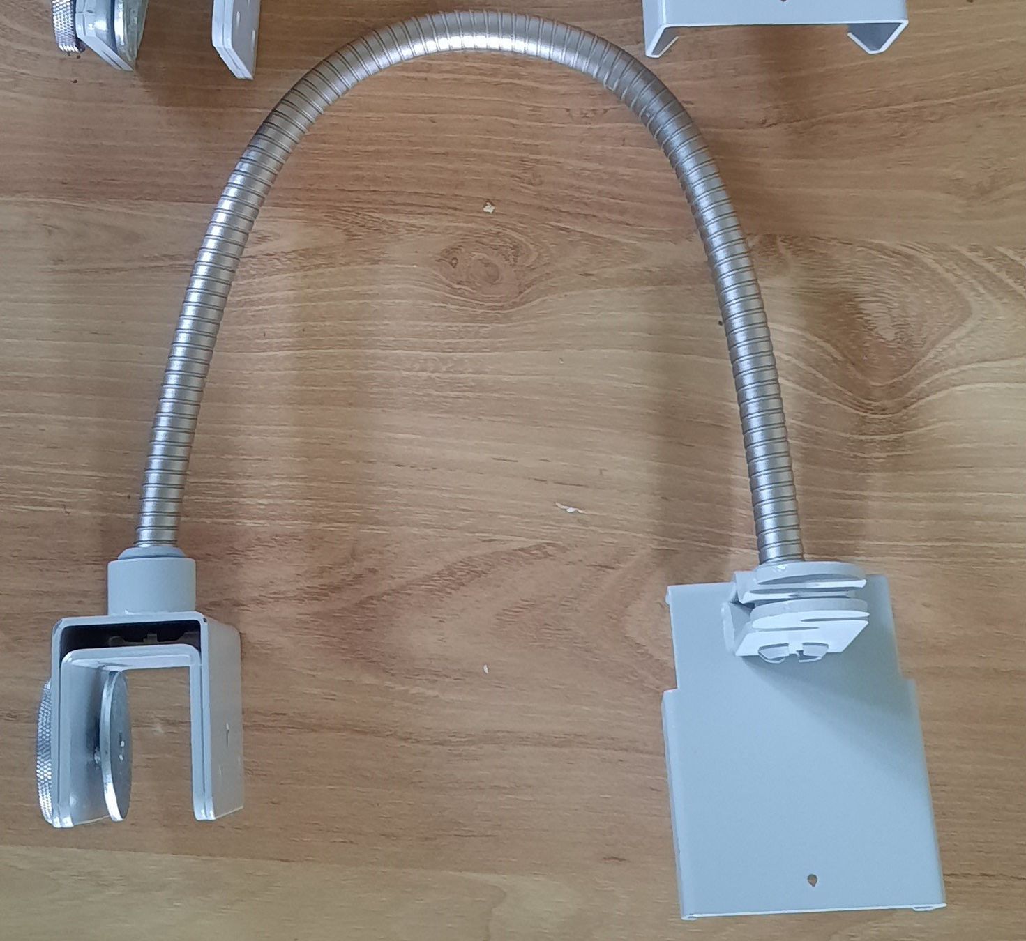 Supporti a parete: Bedienteilhalter inkl. Montageklammer – Usato da Seuzach venduto da VT-Collections2 3