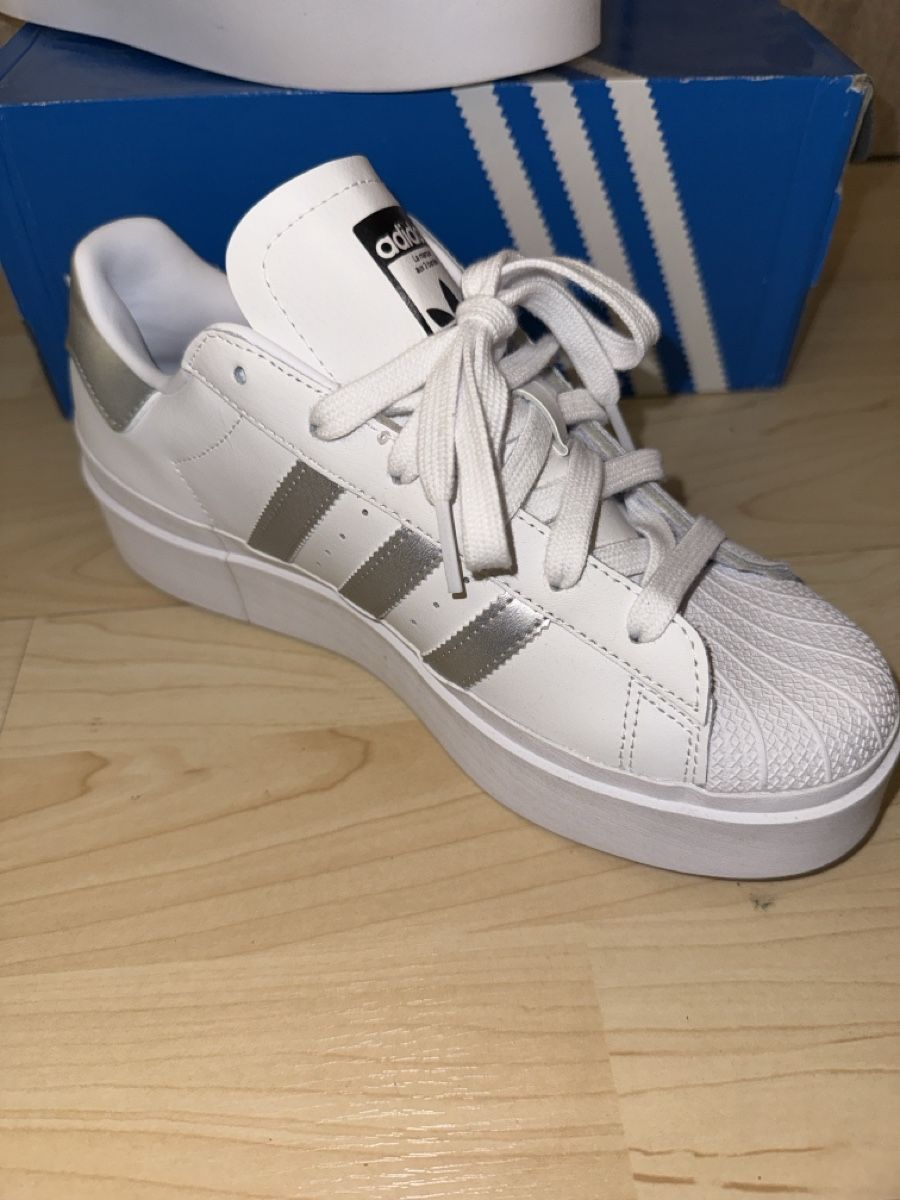 Adidas Scarpe da donna: Adidas Superstar Bonega, Gr. 39 1/3 Neu – Nuovo (secondo la descrizione) da Grenchen venduto da NorHas 1