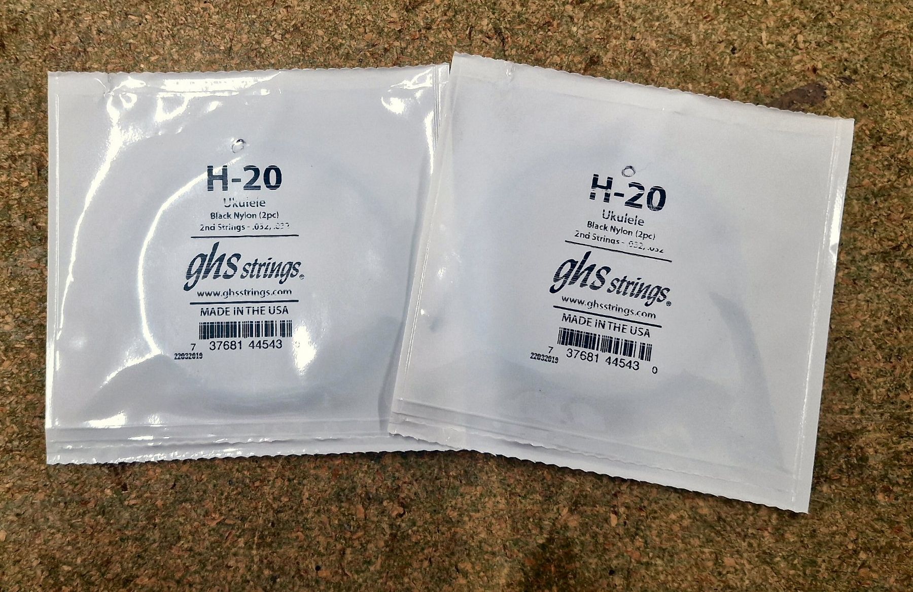 Strumenti musicali: GHS Strings Ukulele Single Strings - 2pcs – Nuovo e nell'imballaggio originale da Zofingen venduto da Rodeln