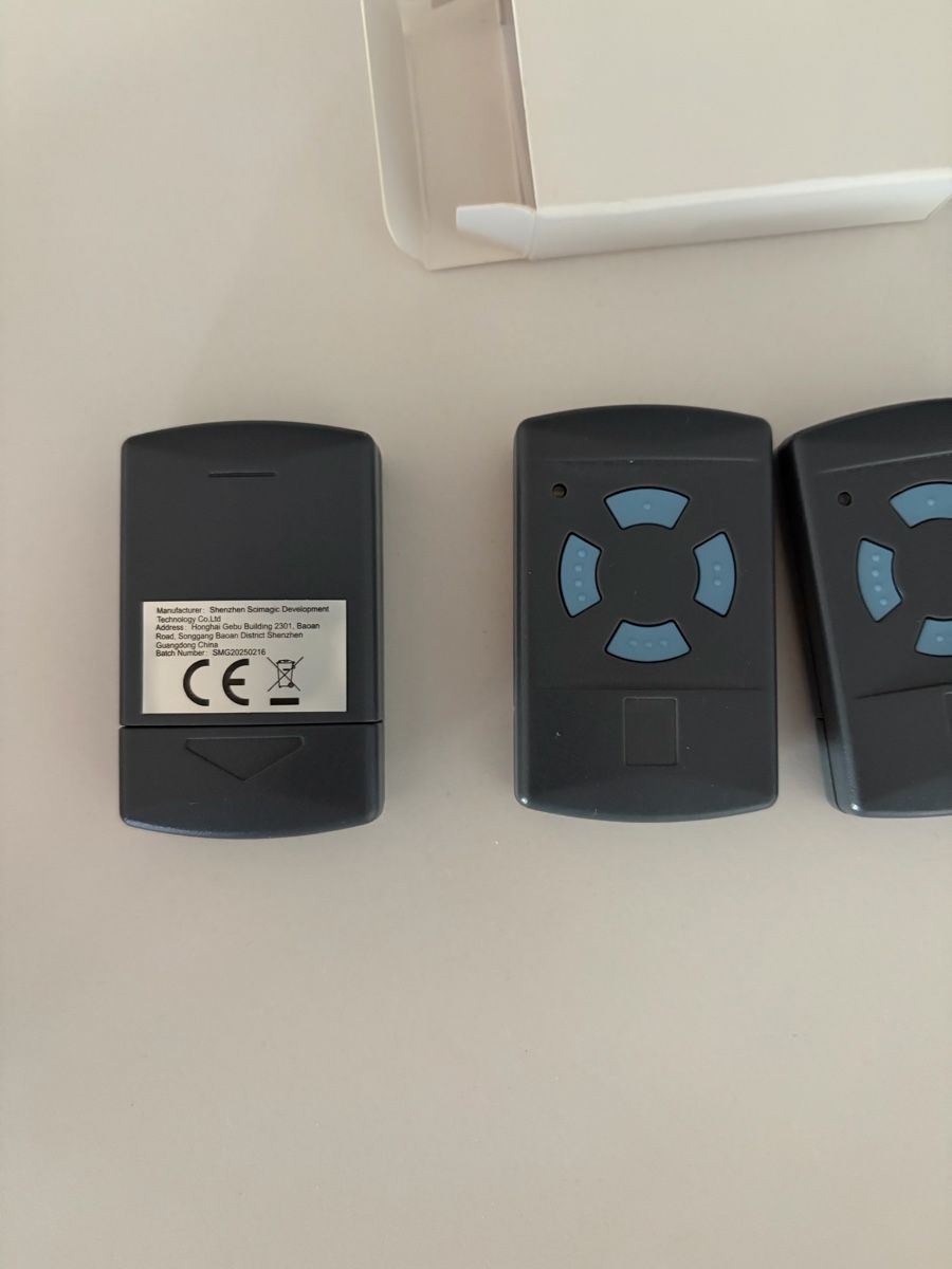 Télécommandes: Handsender 4 Stk. gebrauchter Zustand – D'occasion à Ried-Brig par Beschastnykh 1