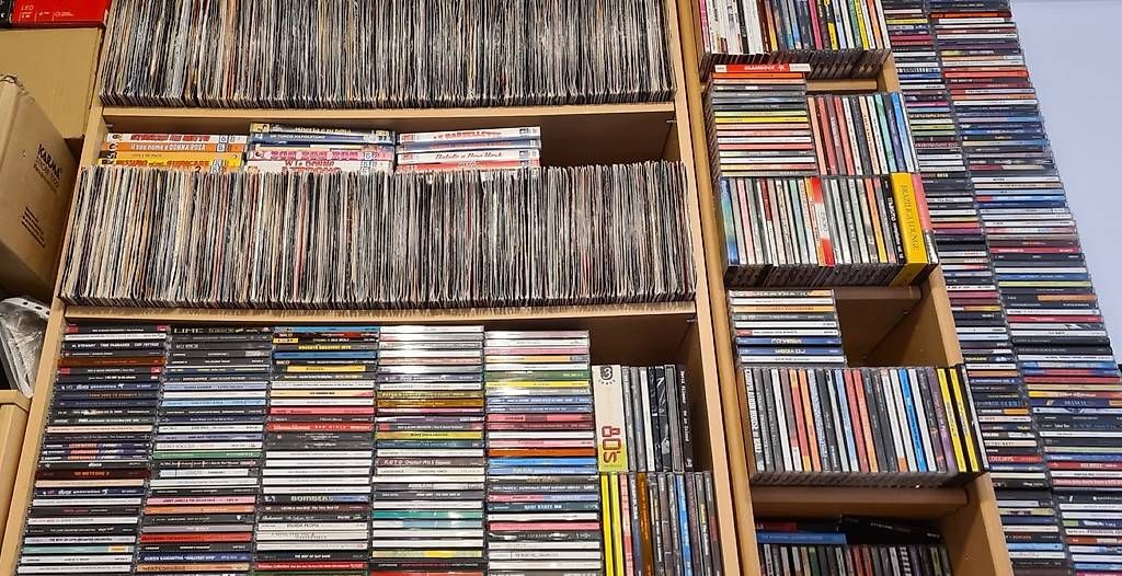 Vinyles: Maxi vendita di cd e vinili  – D'occasion à Locarno par AndreaCappe