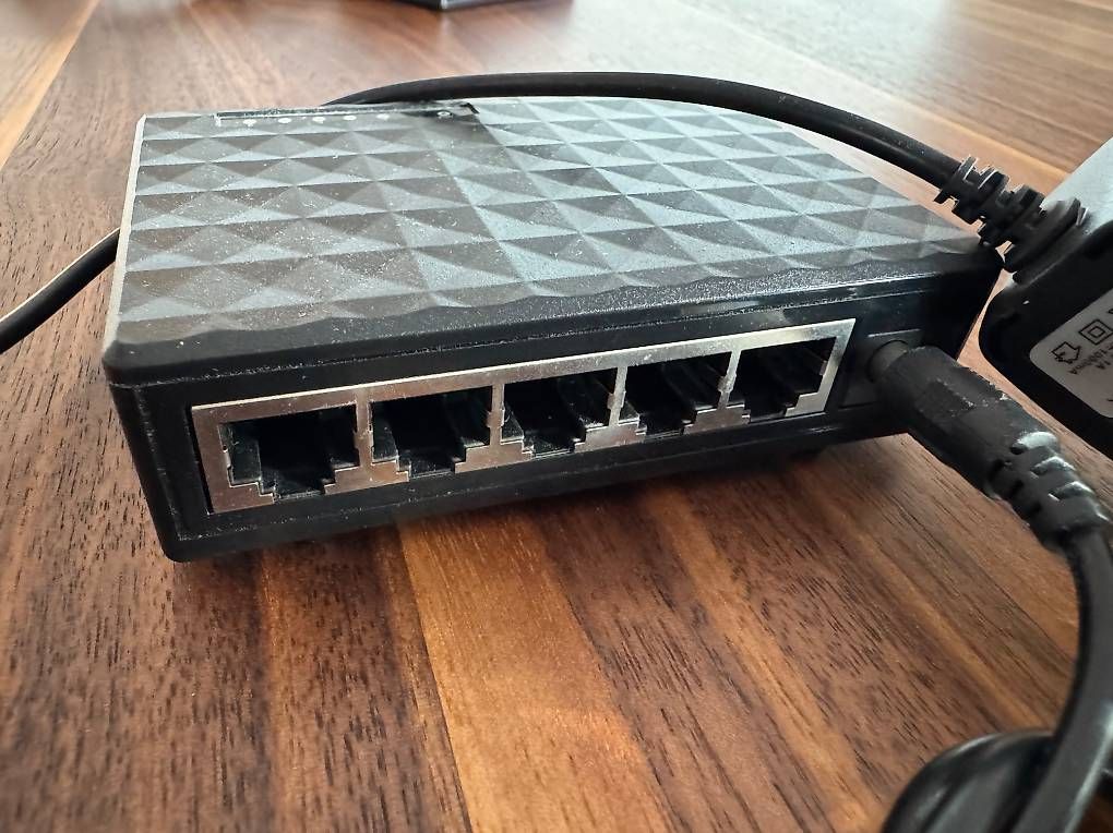 Hub & Switch: 5-Port Gigabit Ethernet Switch mit Netzteil – Usato da Pfäffikon SZ venduto da haifisch82 2