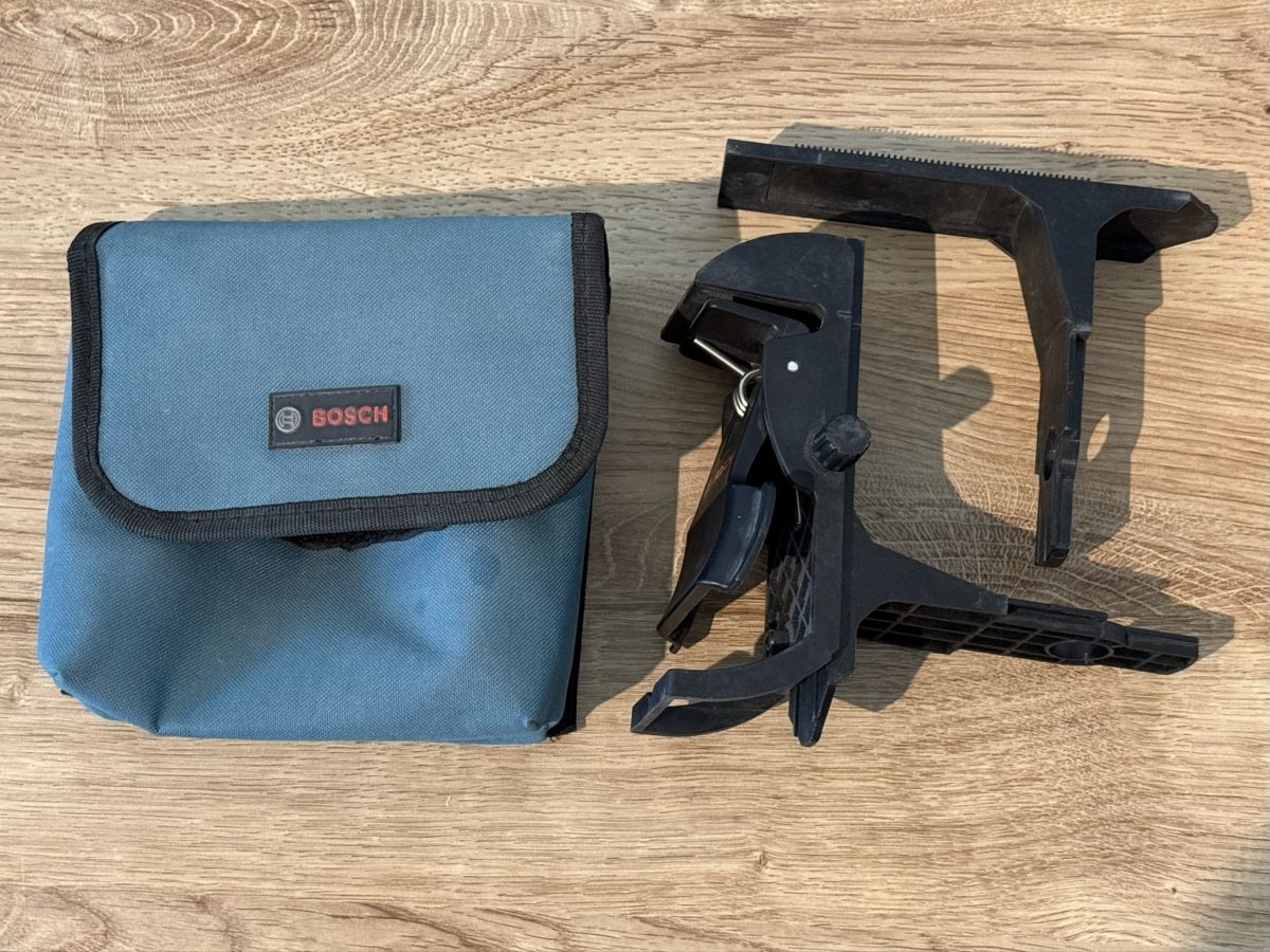 Bosch Tutti gli attrezzi: Bosch Professional BM3 Universalhalterung mit Tasche – Usato da Grüt (Gossau ZH) venduto da dneu