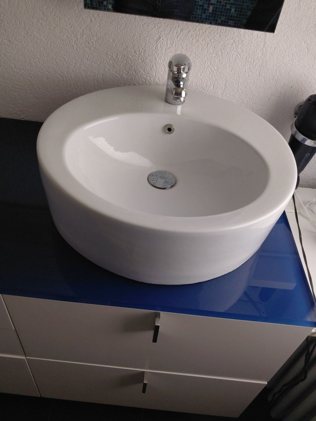Installations & Meubles: Doppelwaschtisch weiss mit blauer Platte gebraucht – D'occasion à Feldbach par Marcohegi 1