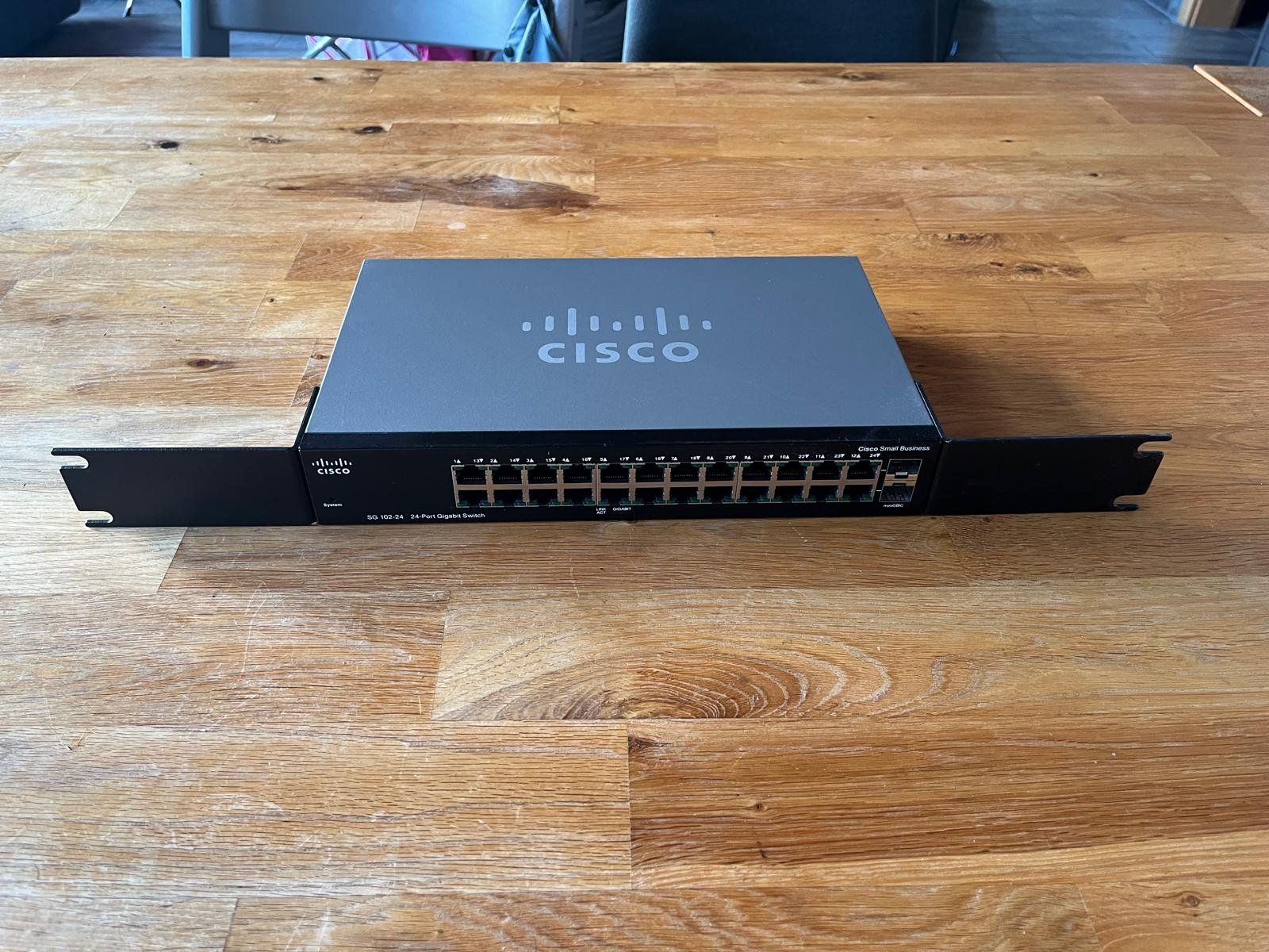 Cisco Hub & Switch: Cisco SG102-24 24-Port Gigabit Switch – Usato da Schaanwald venduto da sch_8wqv