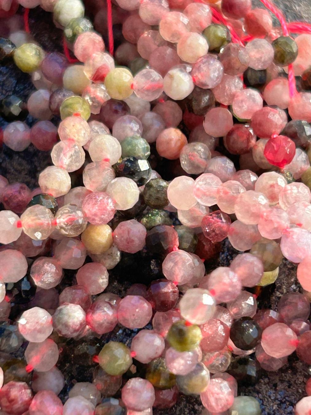Pietre preziose: Strang echte facettierte tourmalin Kugeln 3 mm – Nuovo e nell'imballaggio originale da Niederrohrdorf venduto da Ytobi