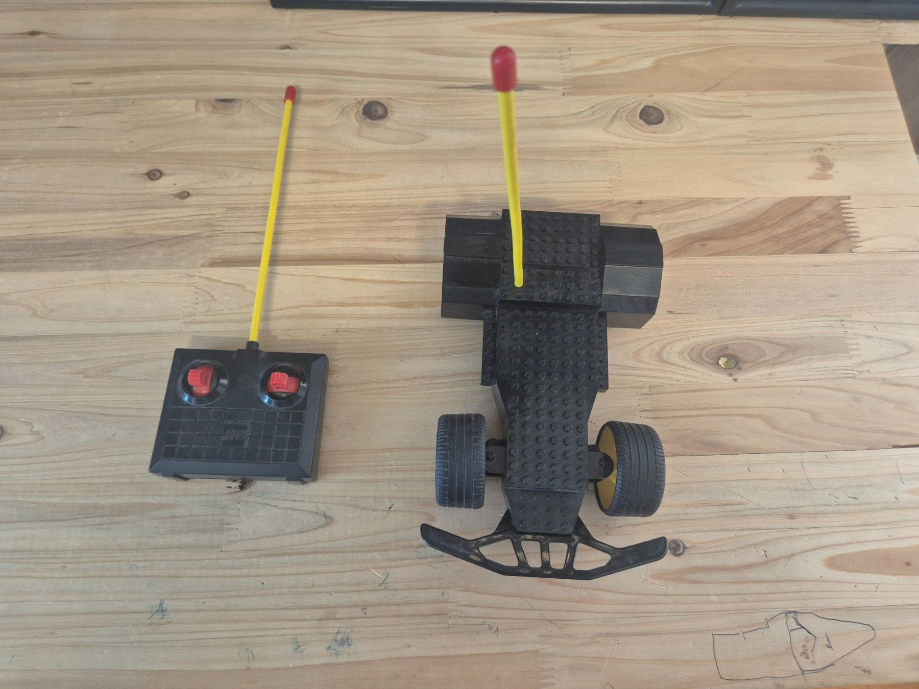 Lego Kit di costruzioni: LEGO Electric RC Car Base x490c01/Electric RC Controller – Usato da Rickenbach b. Wil venduto da agu_6jgz