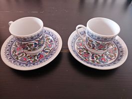 2 Kaffeetassen mit Untertassen Gural Porzellan gemustert