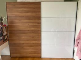 Kleiderschrank / Garderobenschrank von Möbel Pfister