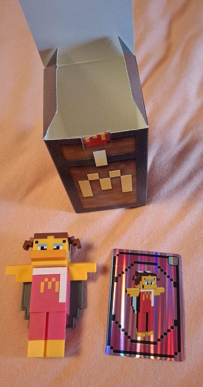 Mc Donald's Figuren: McDonalds Minecraft Figur "Birdie Wings" mit CodeKarte unb. – Neu und originalverpackt aus Dietikon von Miakitty