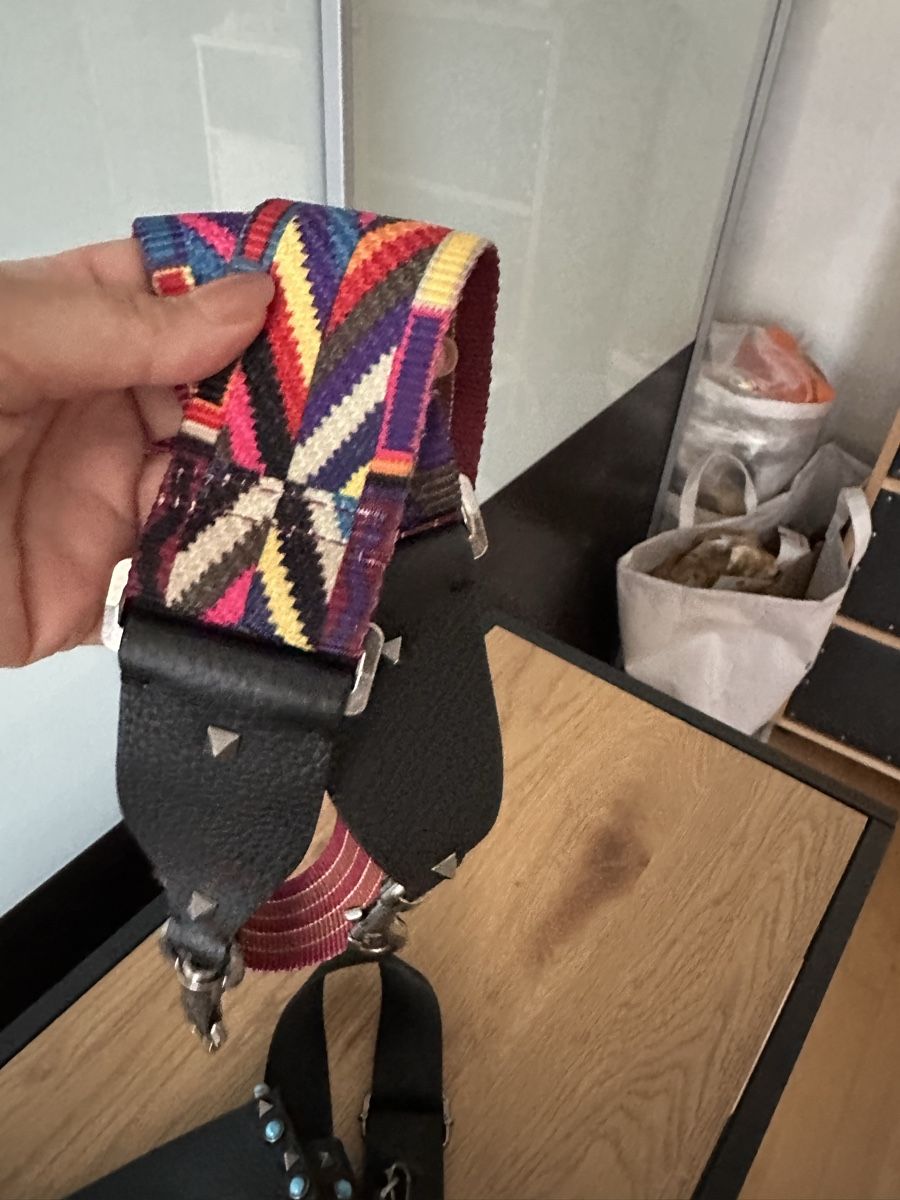 Taschen für Damen: Tasche schwarz mit Nieten/farbiger Gurt – Gebraucht aus Altendorf von Eastwick4 6